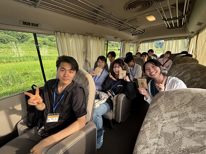 バス車内