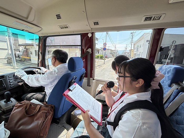バス車内